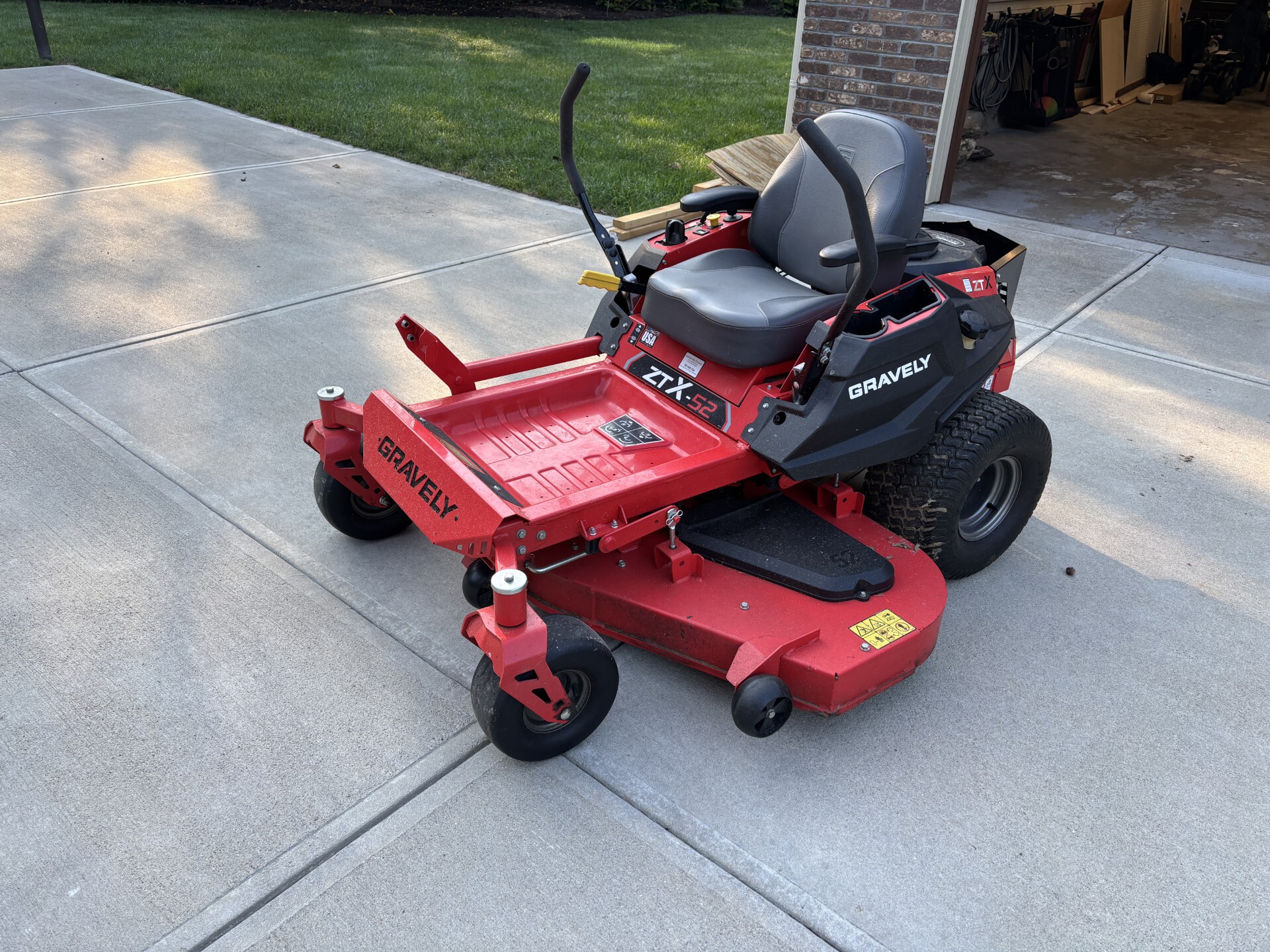 Used 2021 Gravely ZTX52 Zero Turn Mowers at Koenig Equipment in Germantown, OH - PhotoXL16