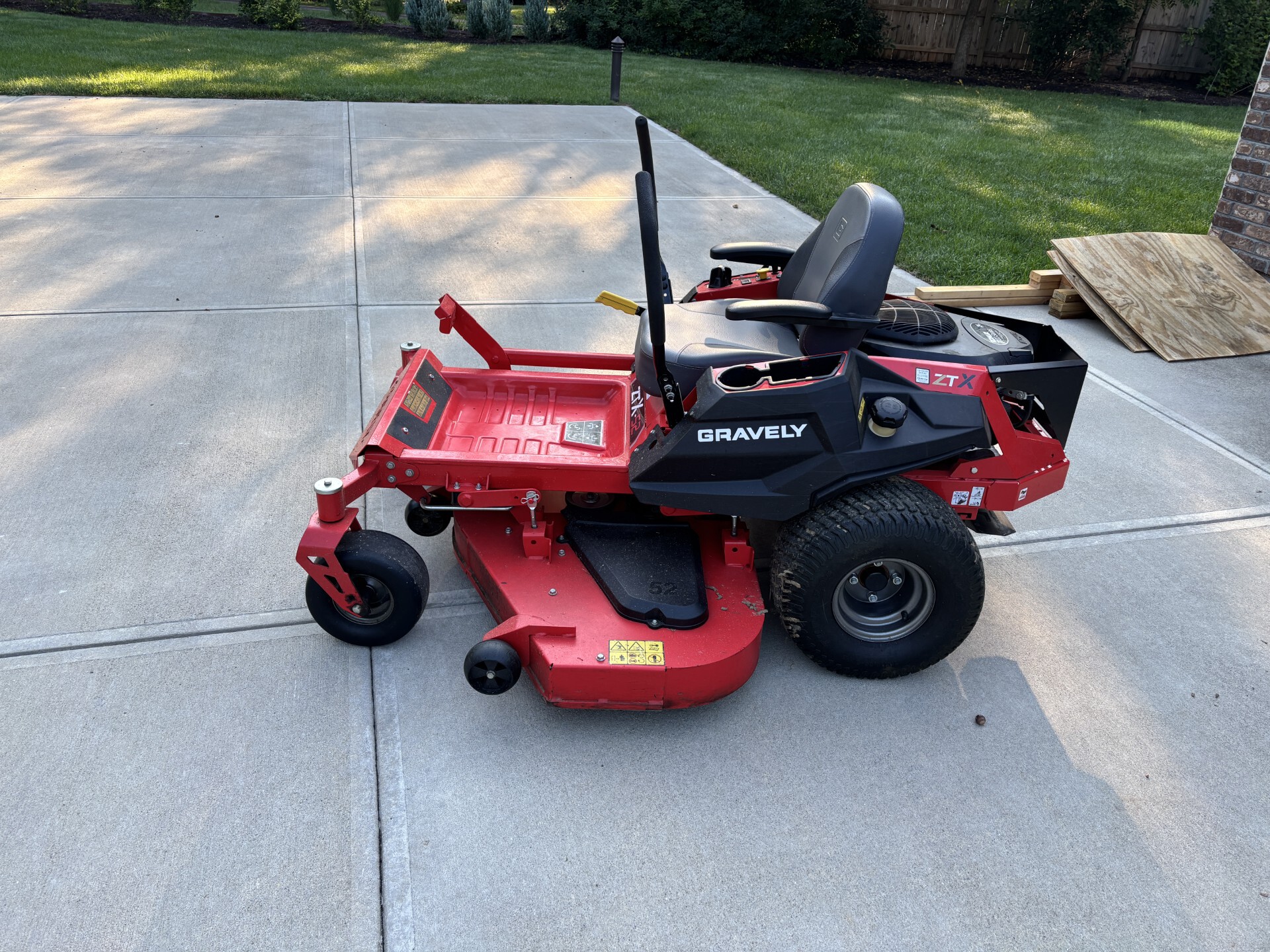 Used 2021 Gravely ZTX52 Zero Turn Mowers at Koenig Equipment in Germantown, OH - PhotoXL15