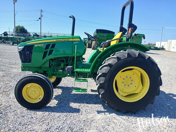 Photo of 2022 John Deere 5045E
