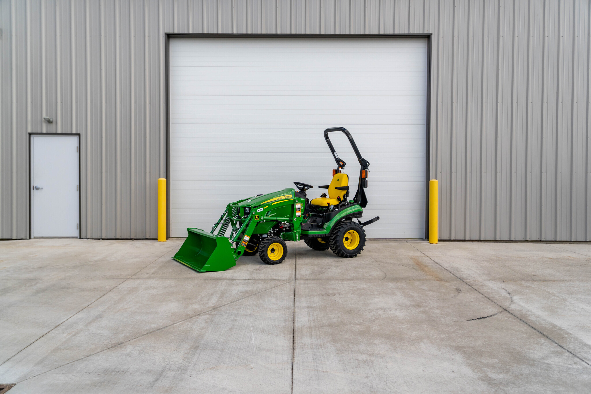 New In-Stock 2026 John Deere 1025R Compact Utility Tractors at Koenig Equipment in Oxford, OH - PhotoXL4