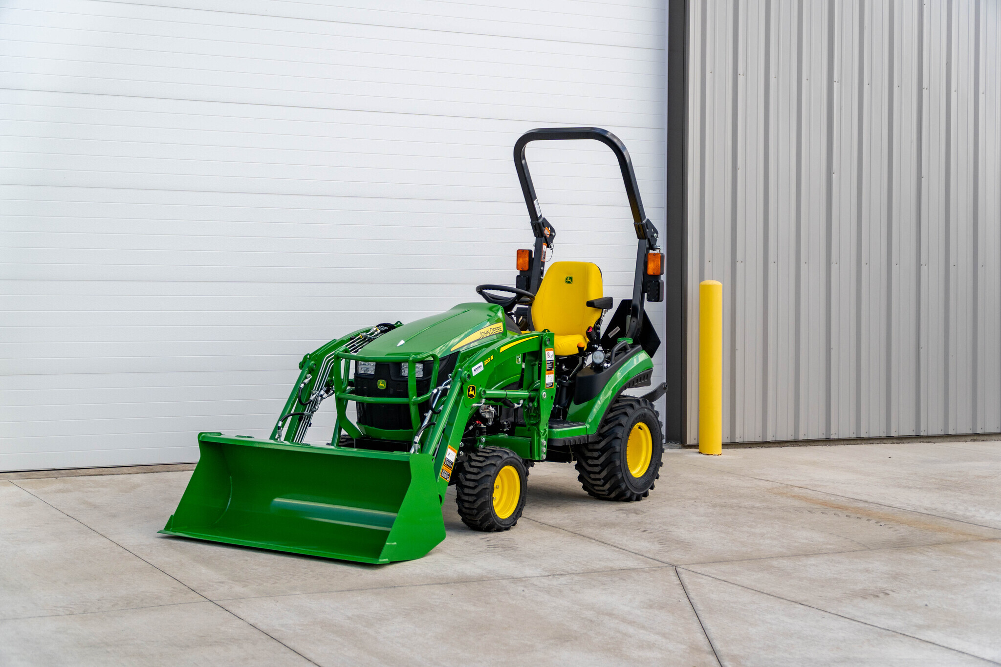 New In-Stock 2026 John Deere 1025R Compact Utility Tractors at Koenig Equipment in Oxford, OH - PhotoXL5