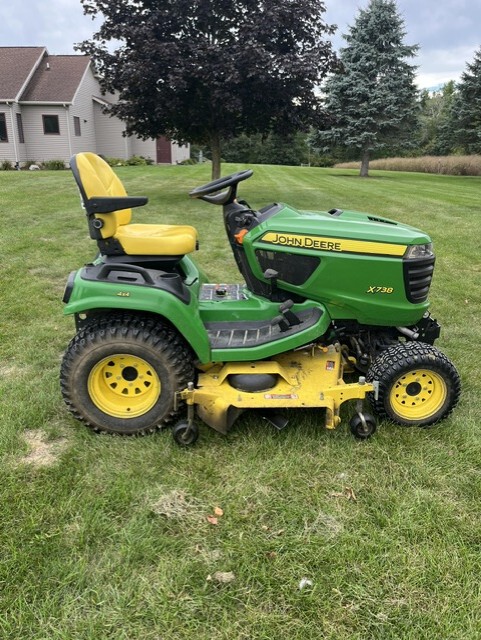 2016 John Deere X738
