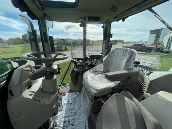 Used 2022 John Deere 6175M Row Crop Tractors at Horizon Ag & Turf in Warburg, AB - Photo5