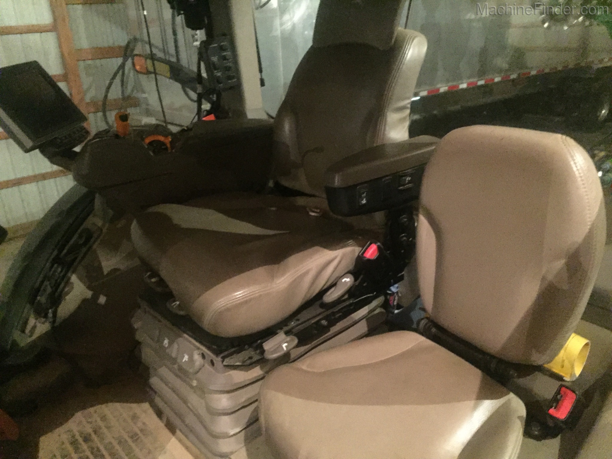 2016 John Deere 8370R Image 12