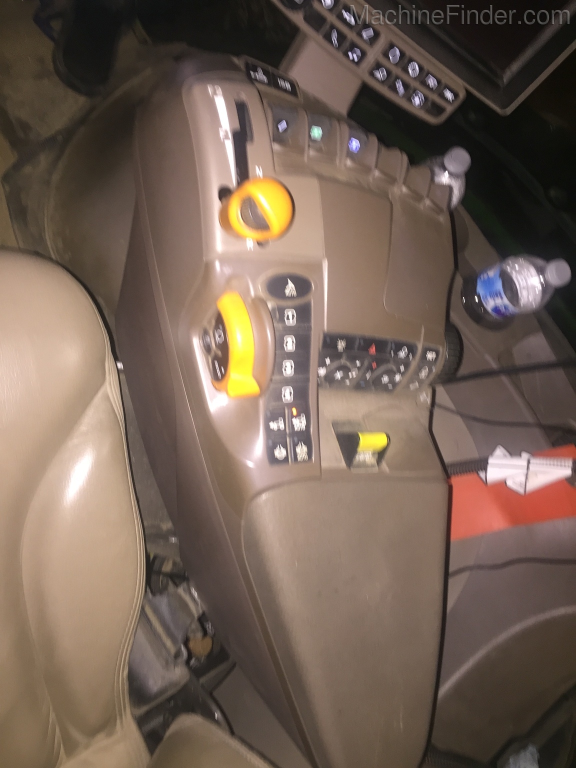 2016 John Deere 8370R Image 13