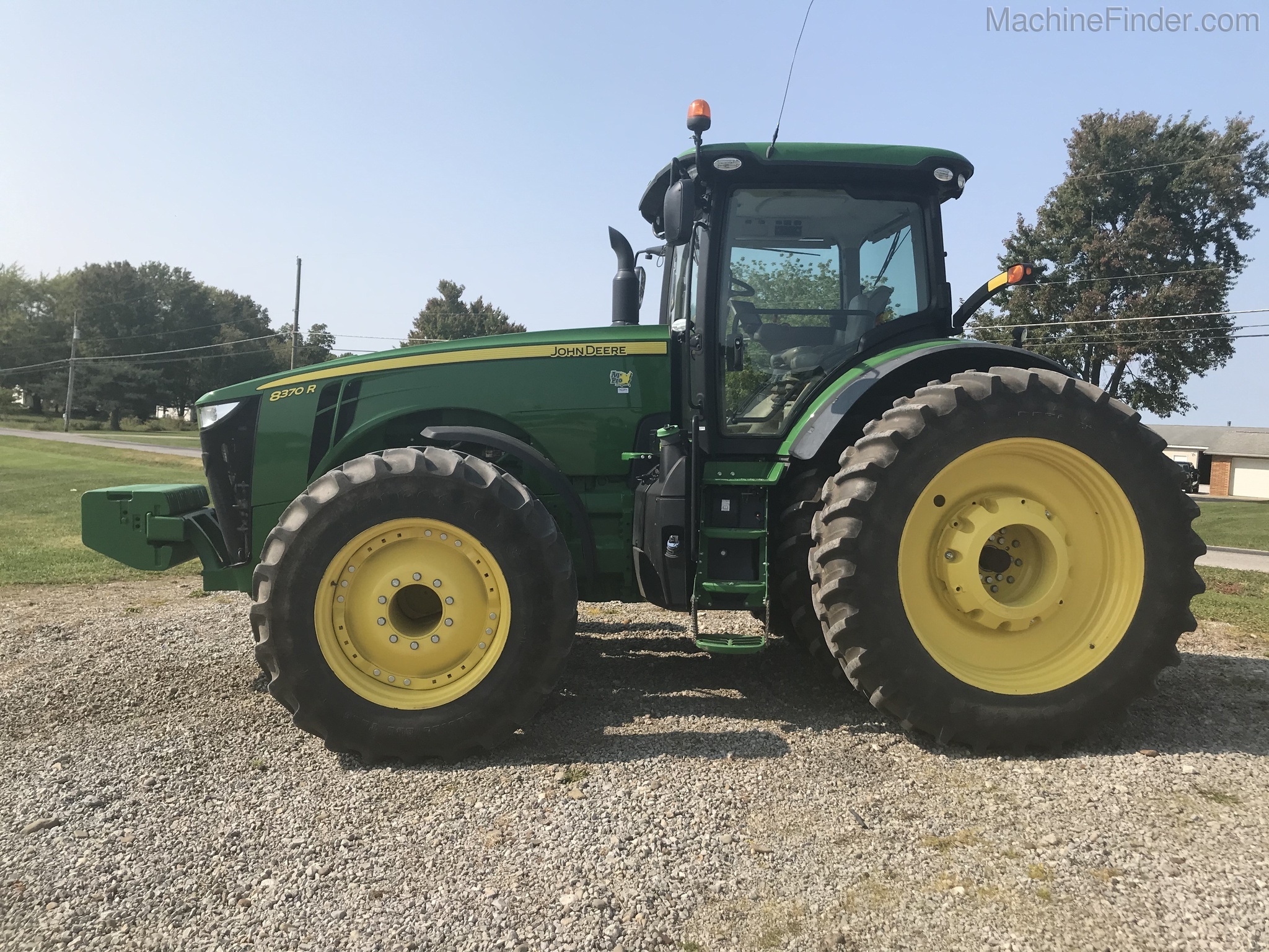 2016 John Deere 8370R Image 2