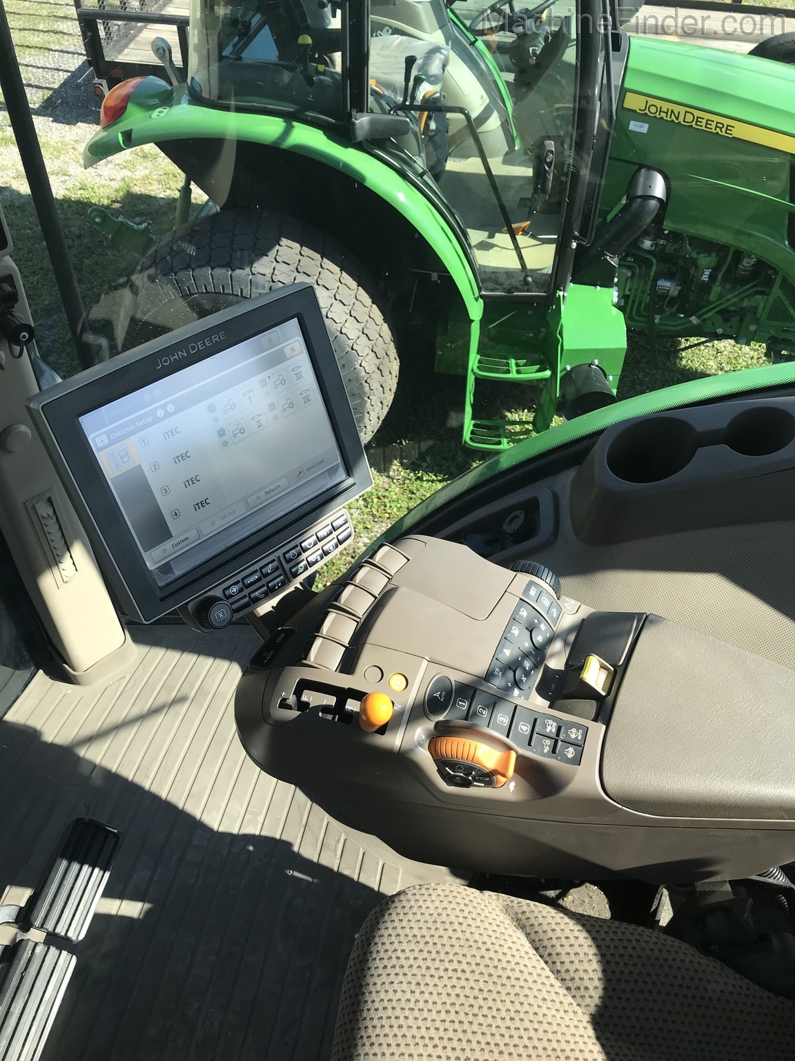 2017 John Deere 8270R Image 10