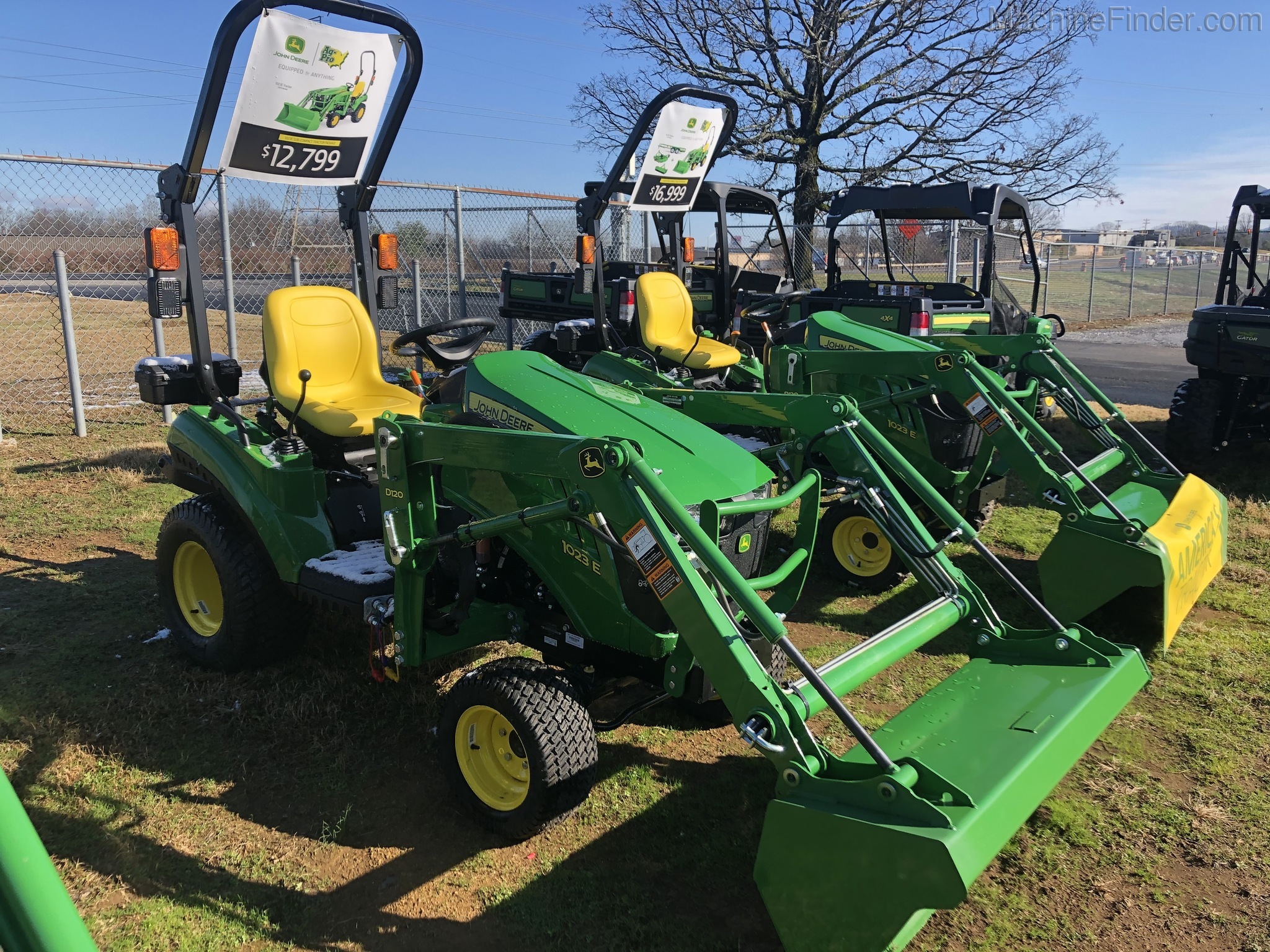 2020 John Deere 1023E Image 2