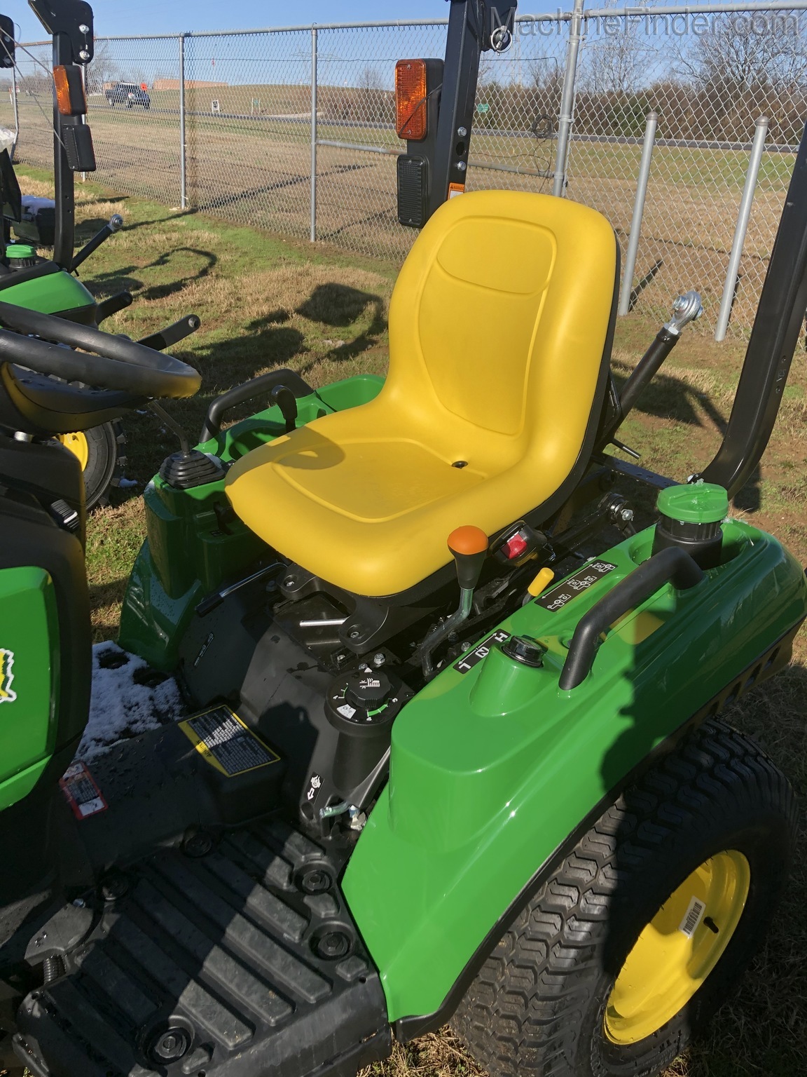 2020 John Deere 1023E Image 5