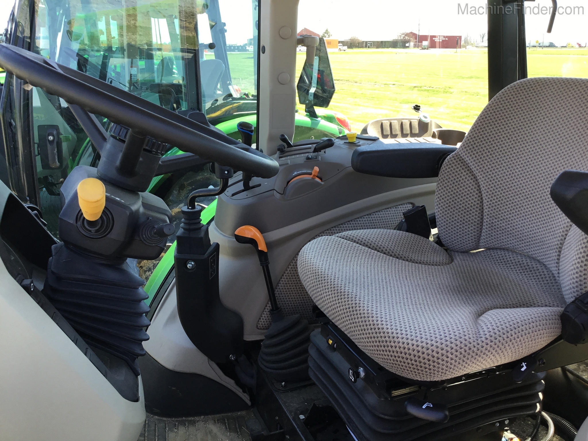 2019 John Deere 5090E Image 5