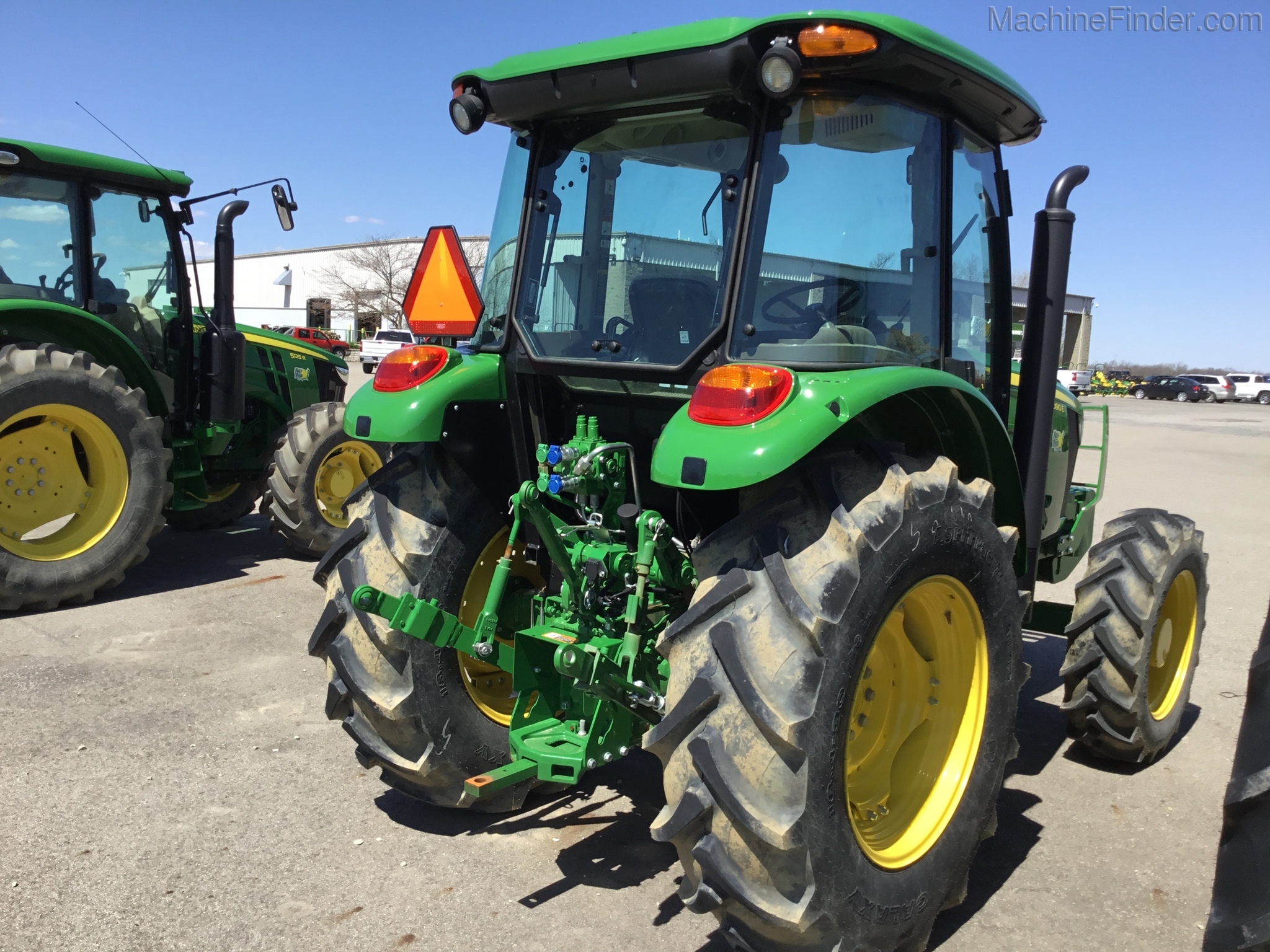 2019 John Deere 5090E Image 2