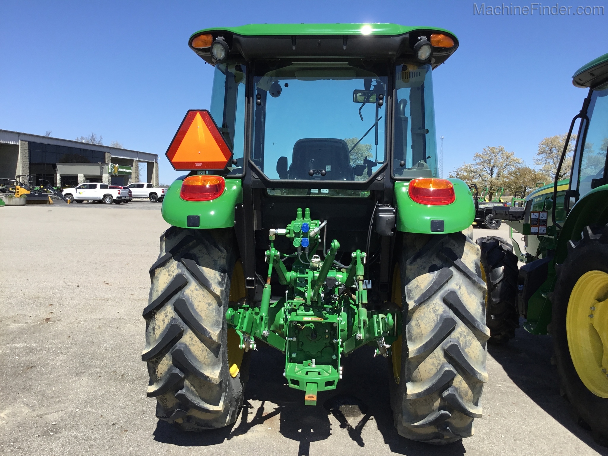 2019 John Deere 5090E Image 3