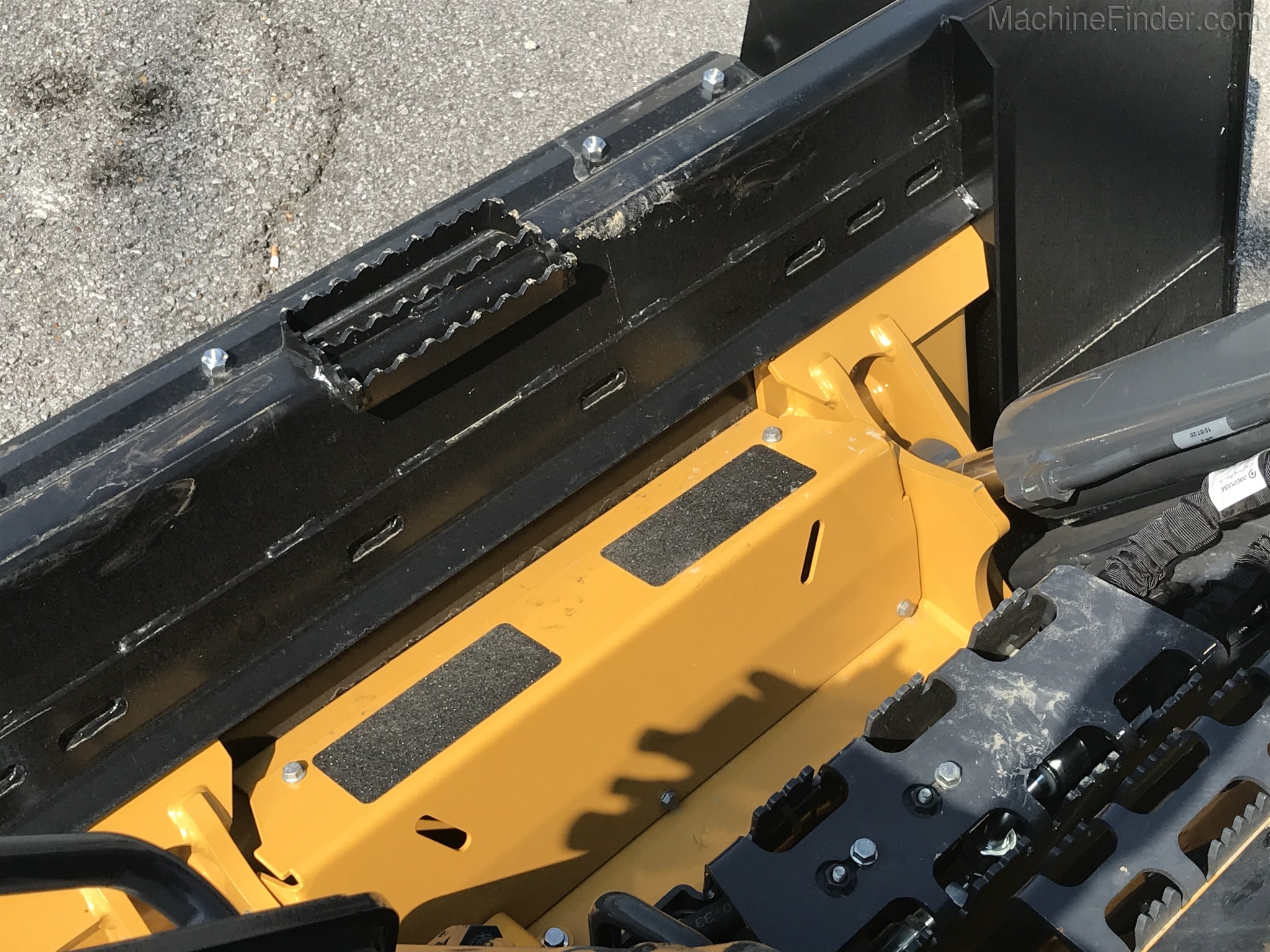 2020 John Deere 333G Image 8