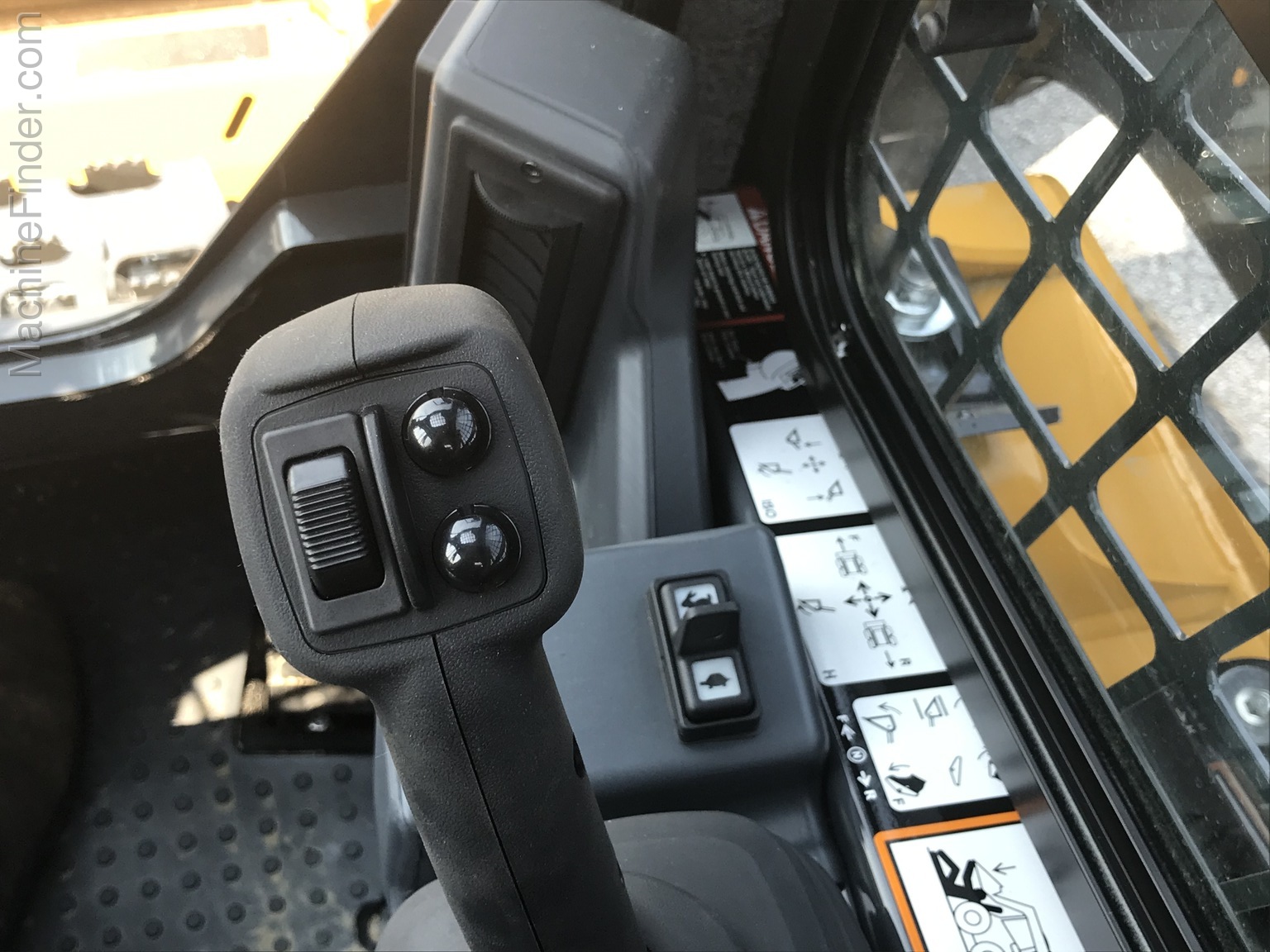 2020 John Deere 333G Image 11