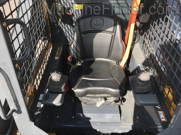 John Deere 317G Image 5