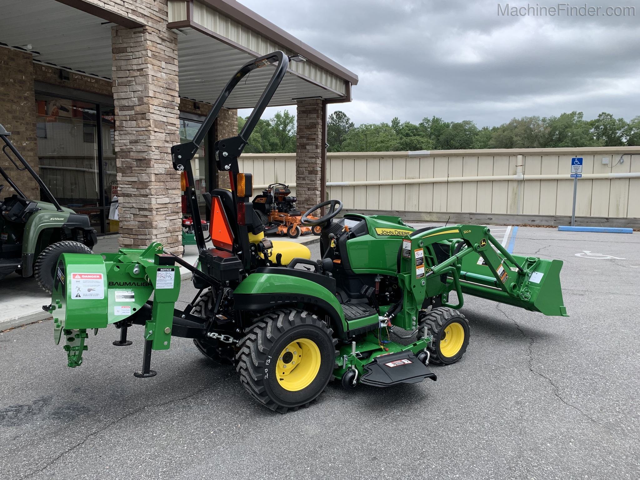 2020 John Deere 1025R Image 2