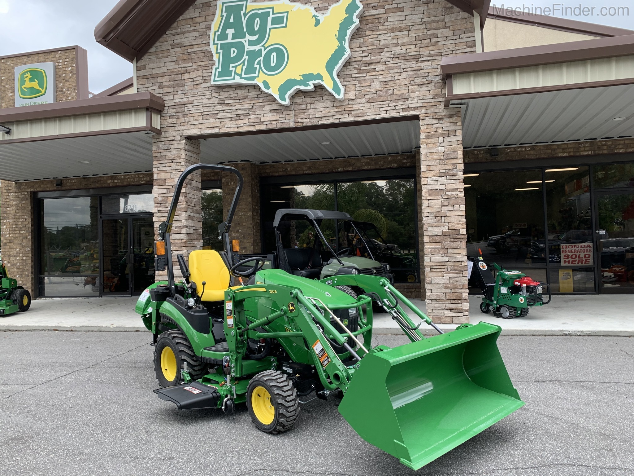 2020 John Deere 1025R Image 1