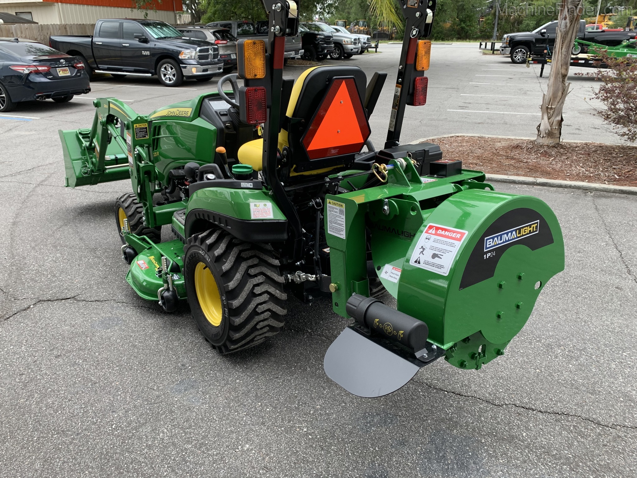 2020 John Deere 1025R Image 4