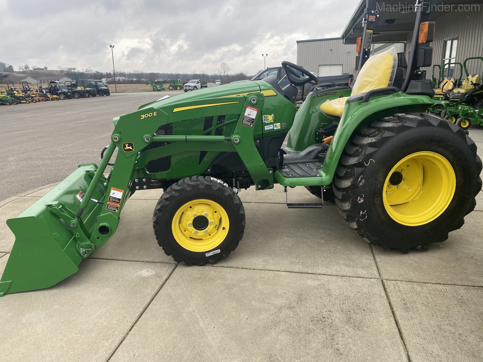 2021 John Deere 3038E Image 1