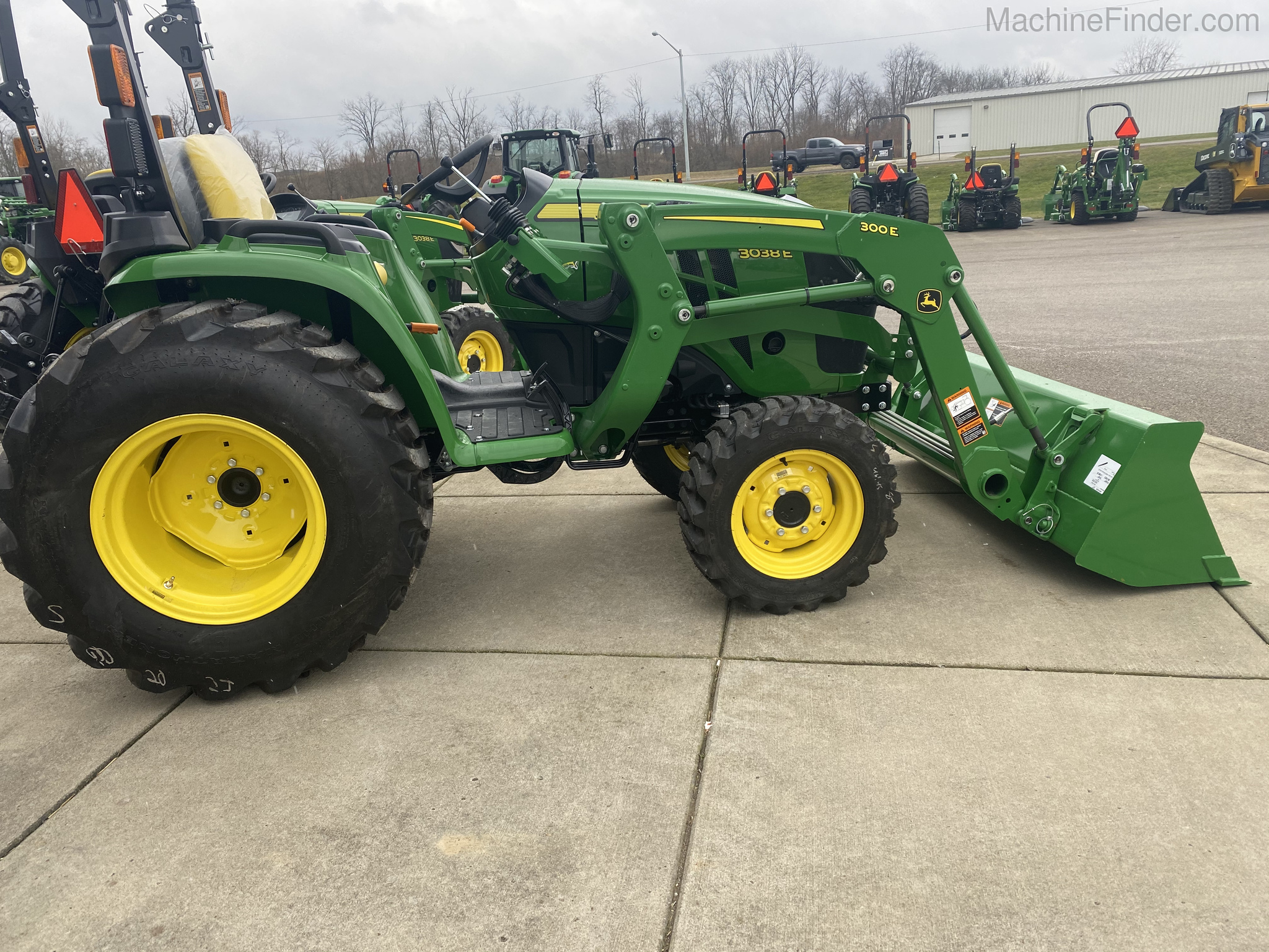 2021 John Deere 3038E Image 2