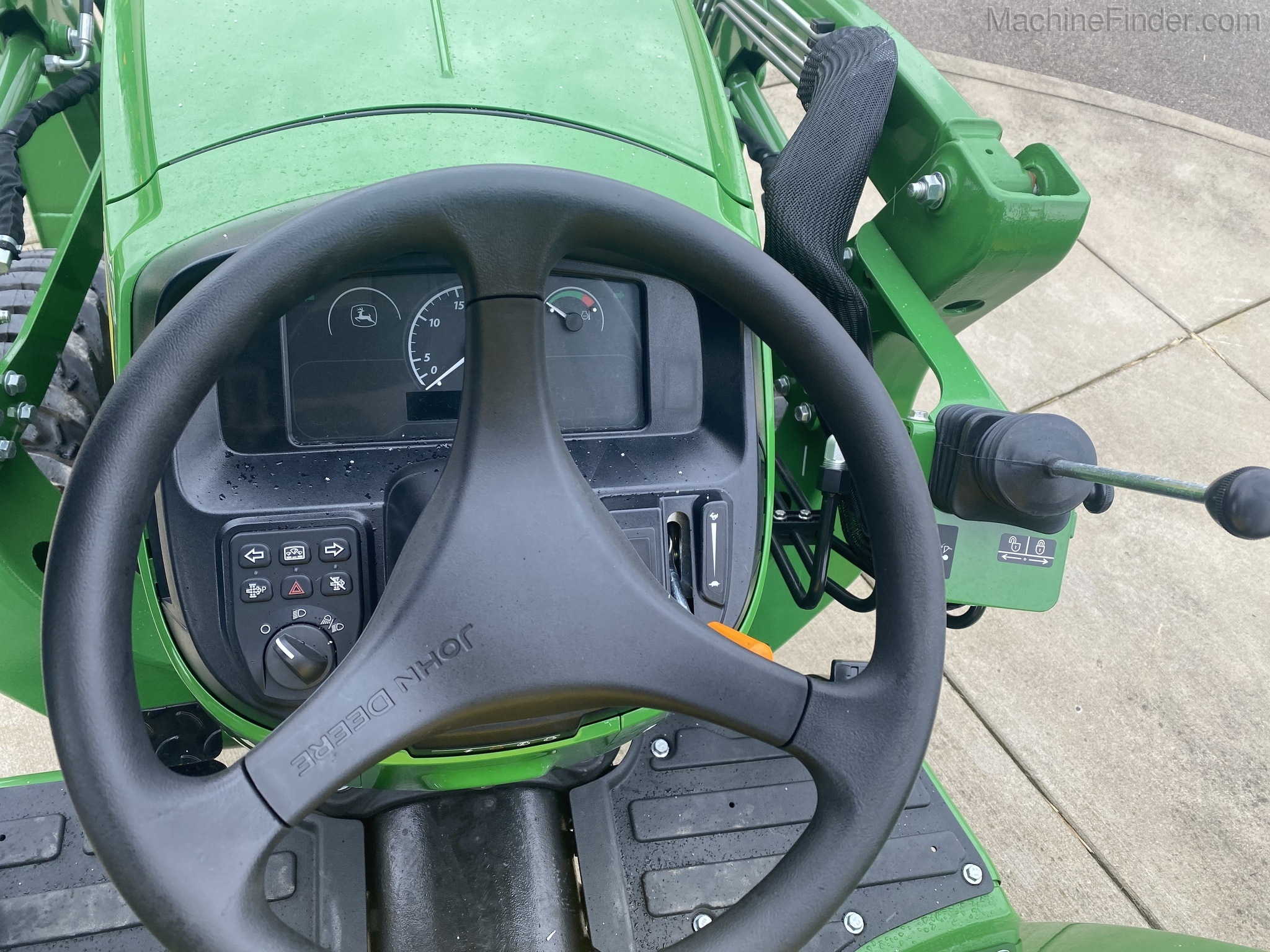 2021 John Deere 3038E Image 7