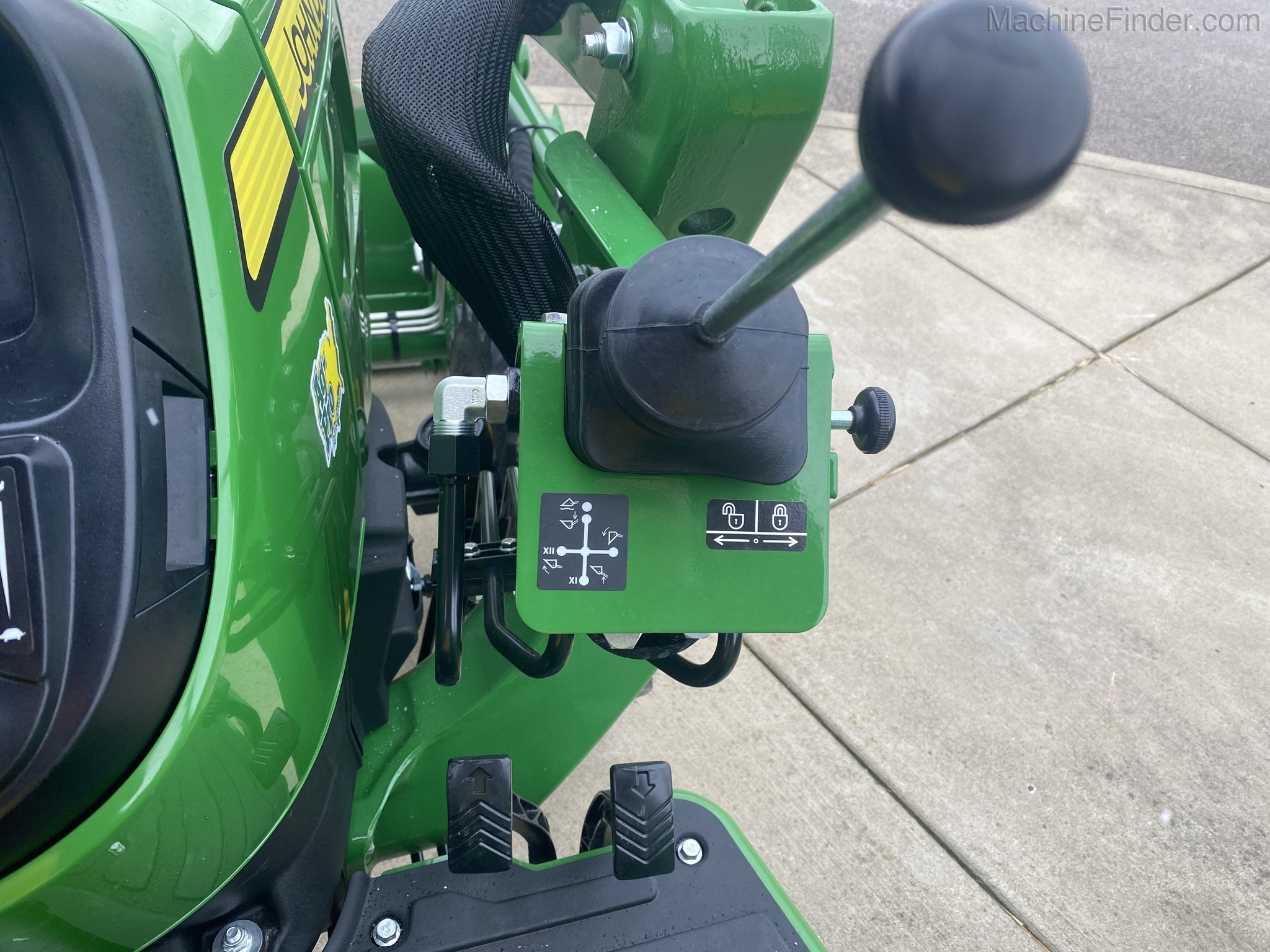 2021 John Deere 3038E Image 6