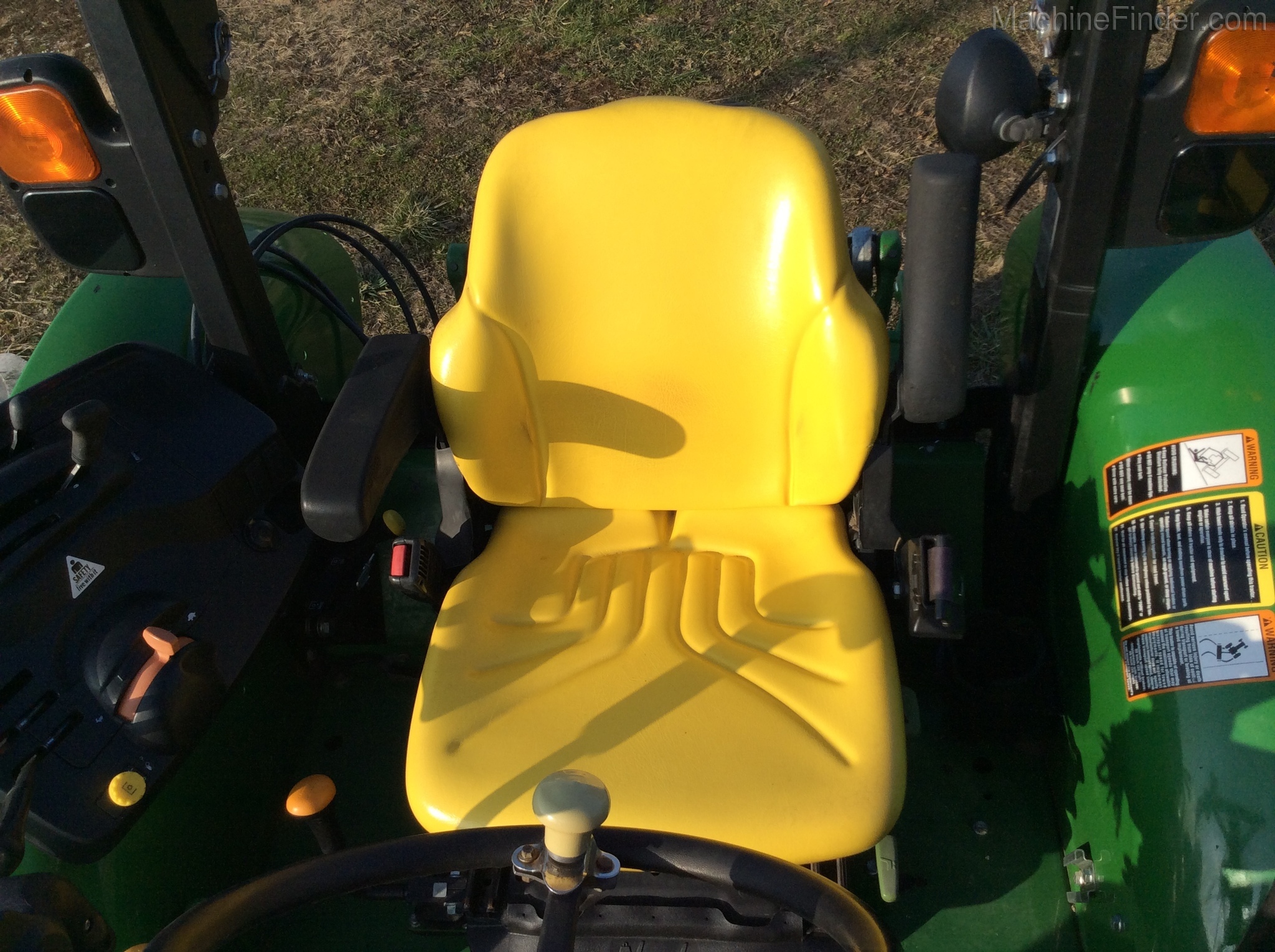 2017 John Deere 5075M Image 10