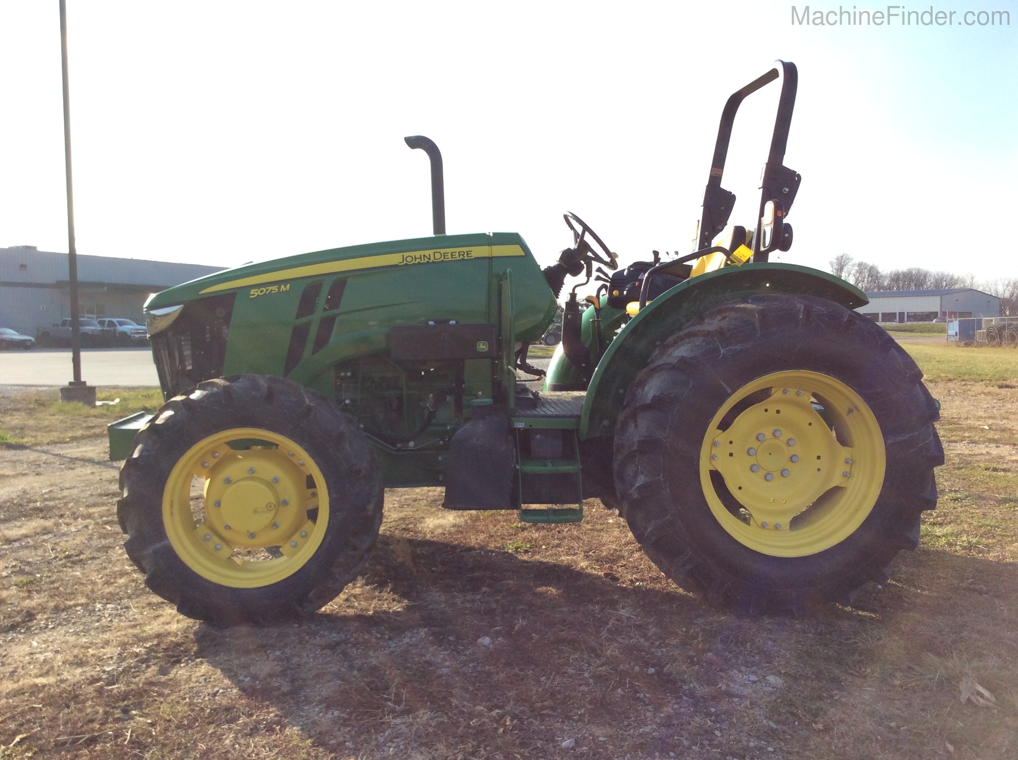 2017 John Deere 5075M Image 5