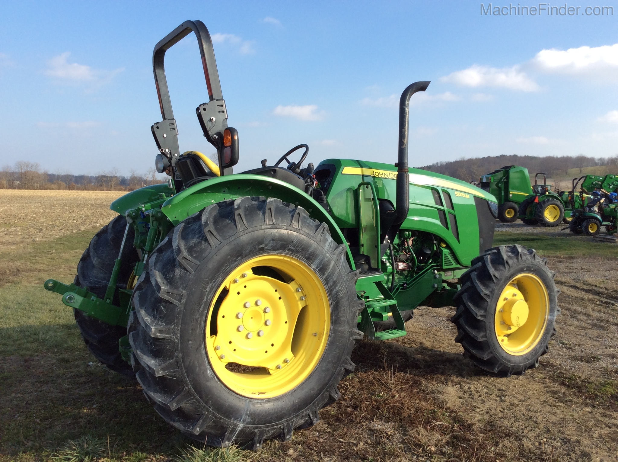 2017 John Deere 5075M Image 7