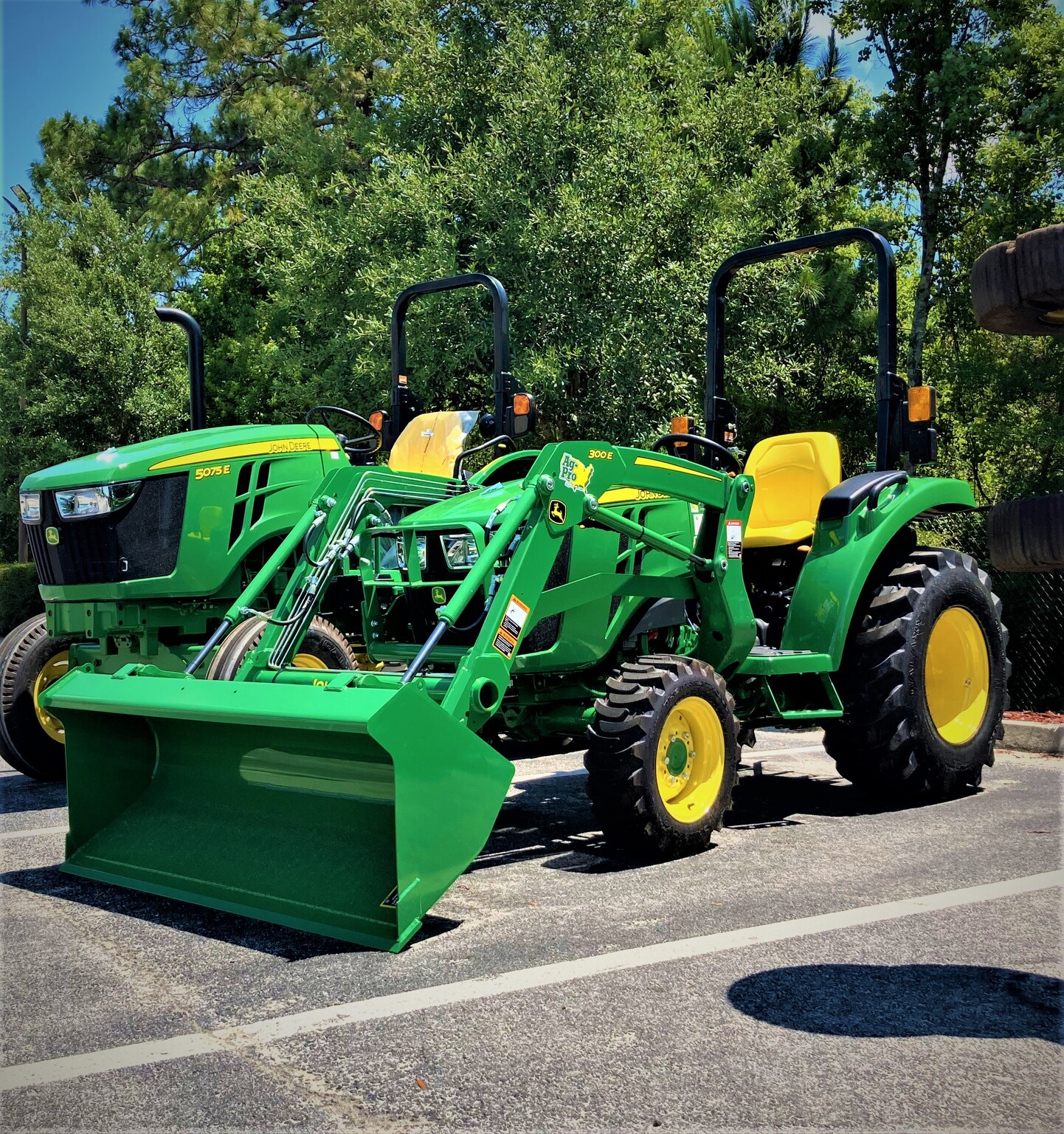 2023 John Deere 3035D Image 1
