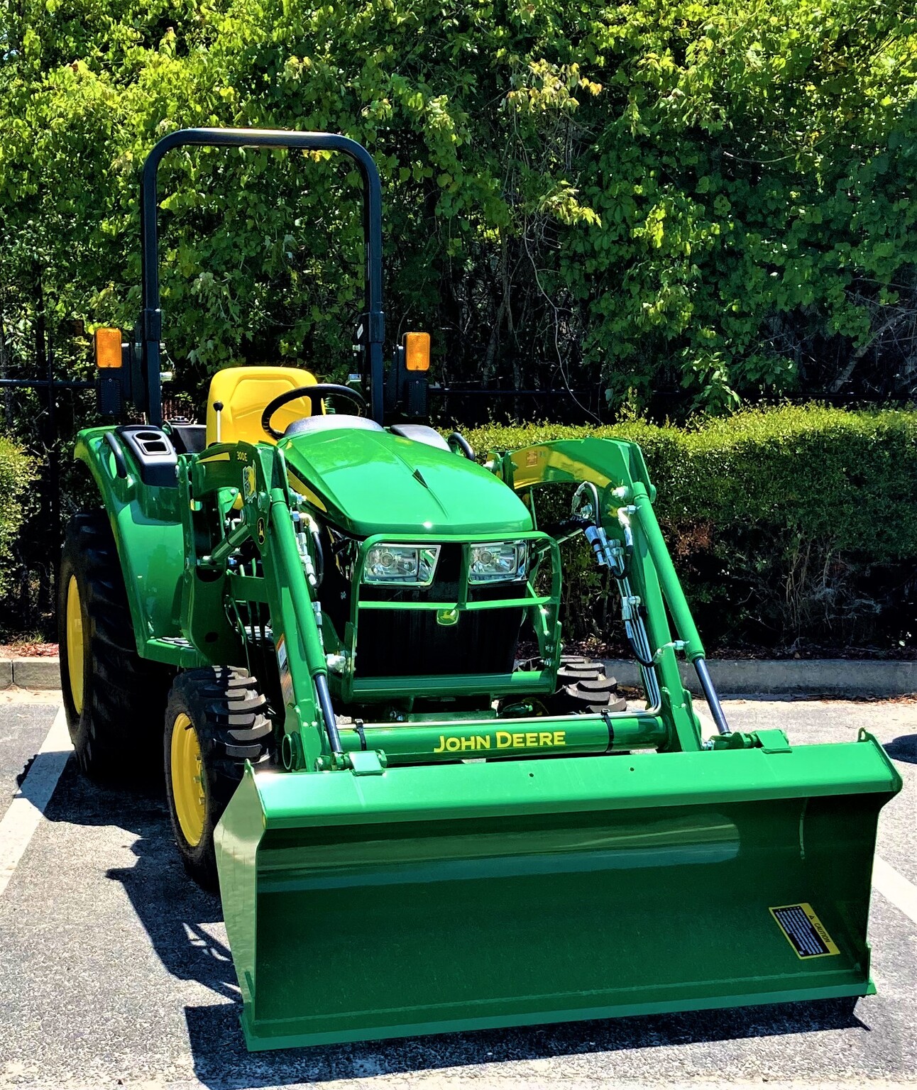 2023 John Deere 3035D Image 4