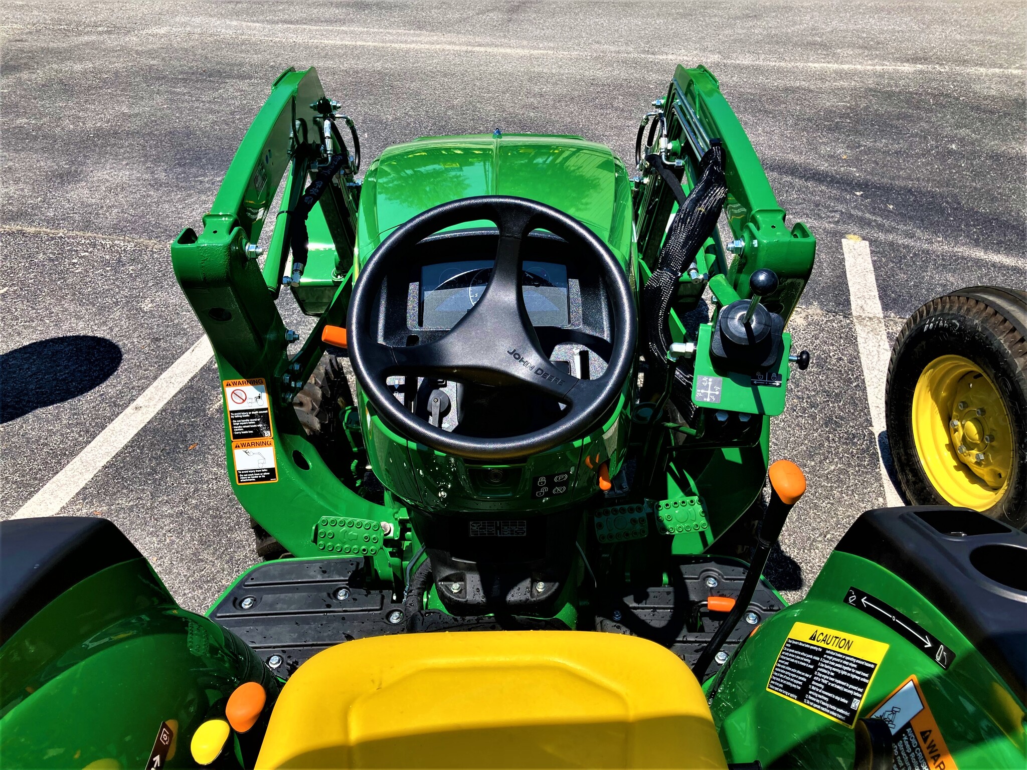 2023 John Deere 3035D Image 6