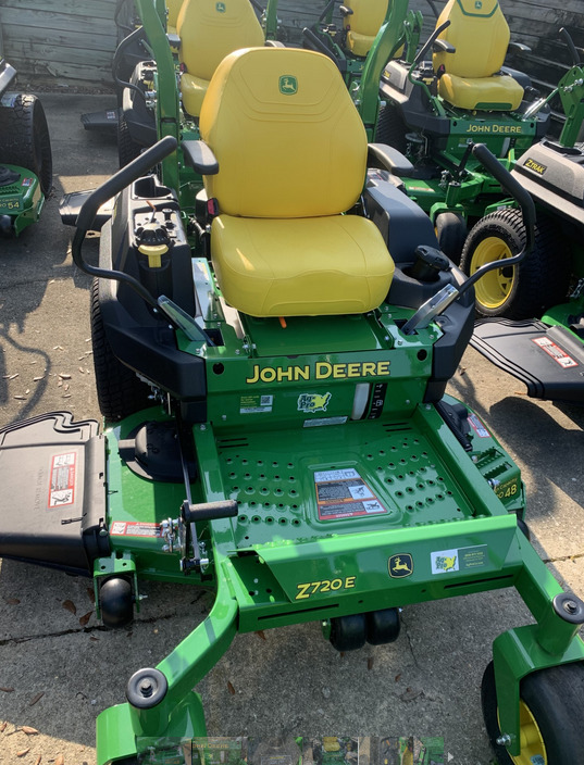 2025 John Deere Z720E Image 1