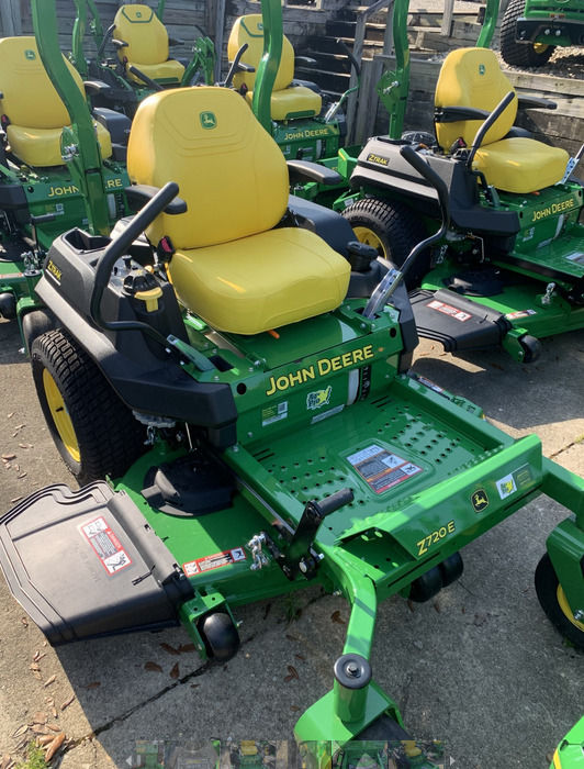 2025 John Deere Z720E Image 8