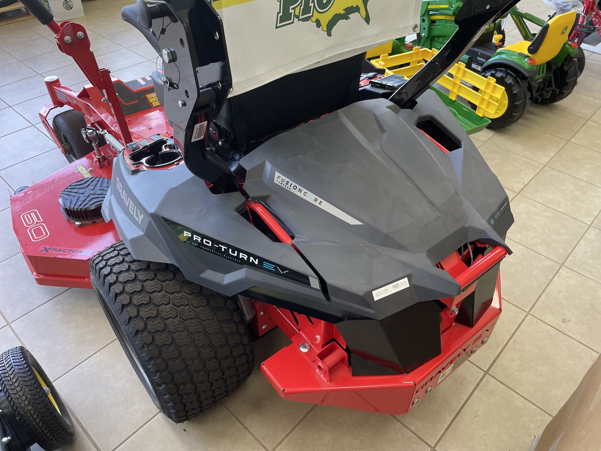 2022 Gravely PRO-TURN® EV Image 4