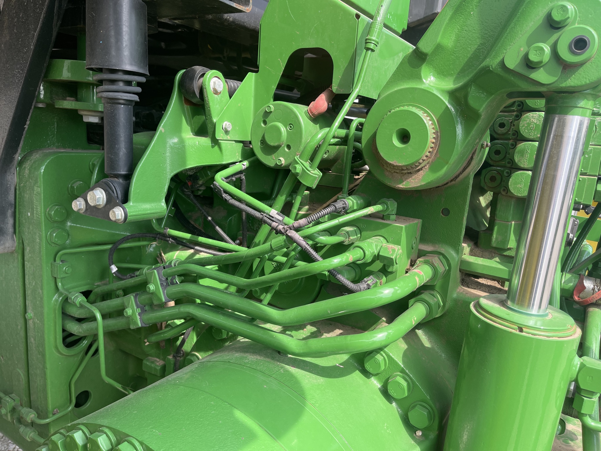  2023 John Deere 8RT 370 at Heritage Tractor in Kewanee, IL