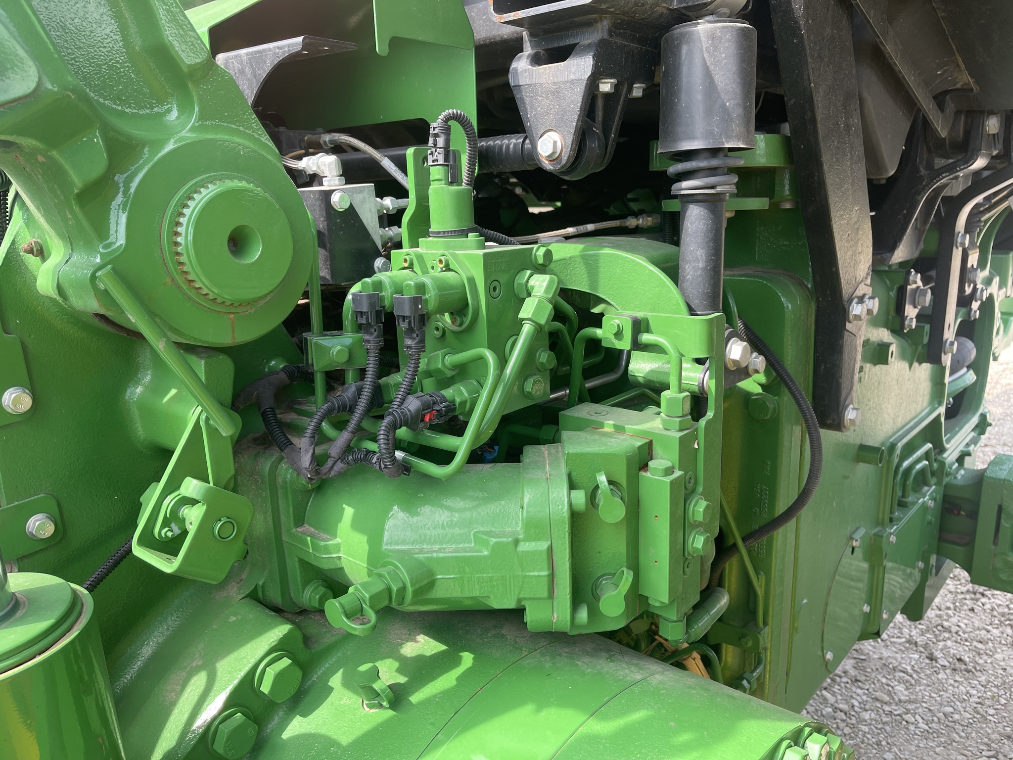  2023 John Deere 8RT 370 at Heritage Tractor in Kewanee, IL