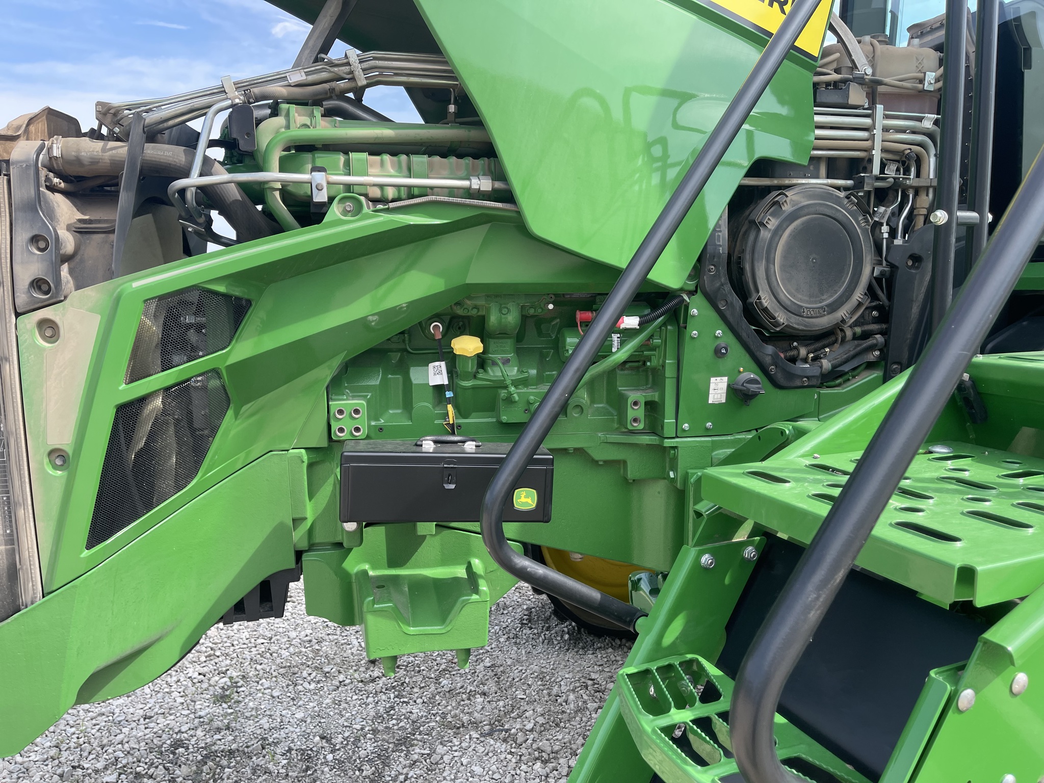  2023 John Deere 8RT 370 at Heritage Tractor in Kewanee, IL