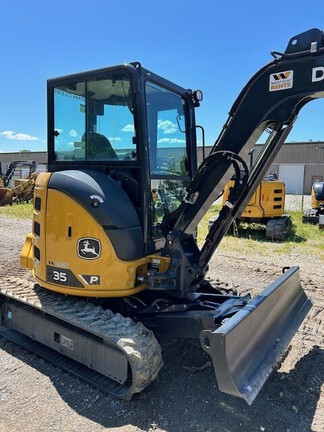 Photo of a 2023 John Deere 35 P