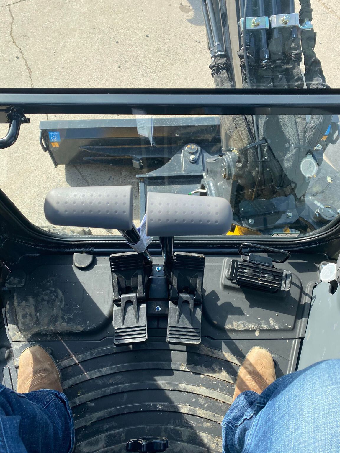 2023 John Deere 35G Image 4