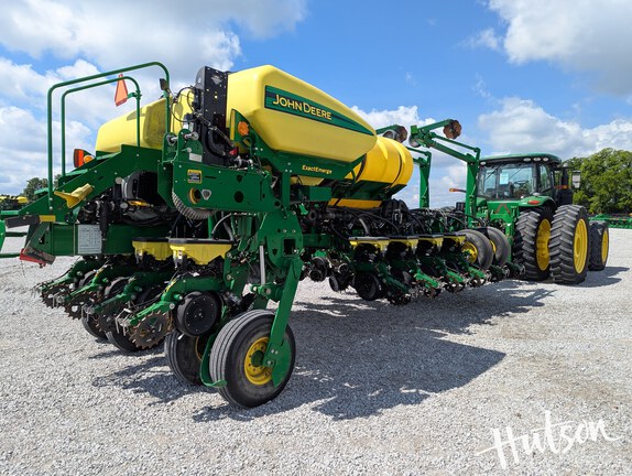 Photo of 2016 John Deere 1775NT