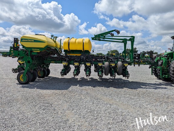 Photo of 2016 John Deere 1775NT