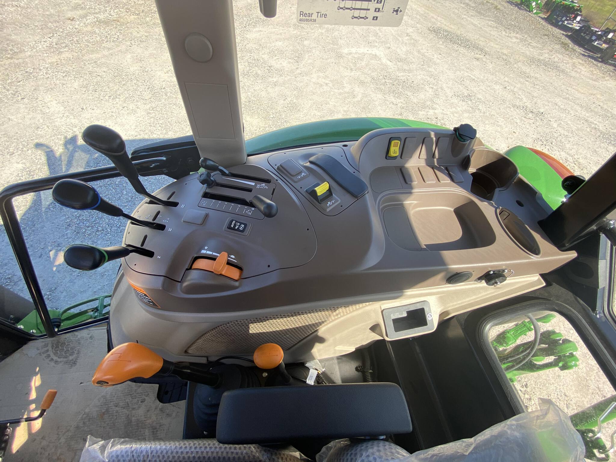 2023 John Deere 6120E Image 4