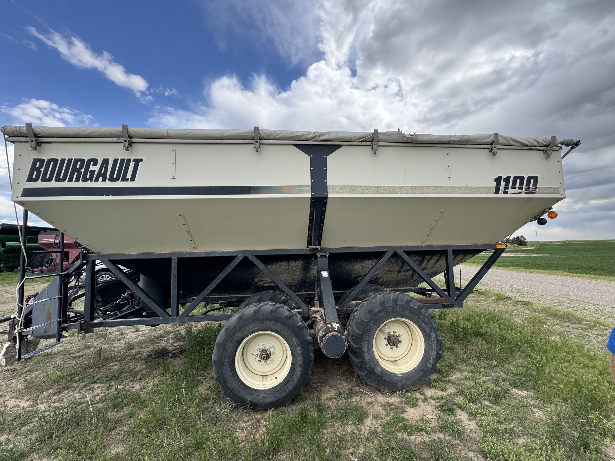 2003 Bourgault 1100 Image 8