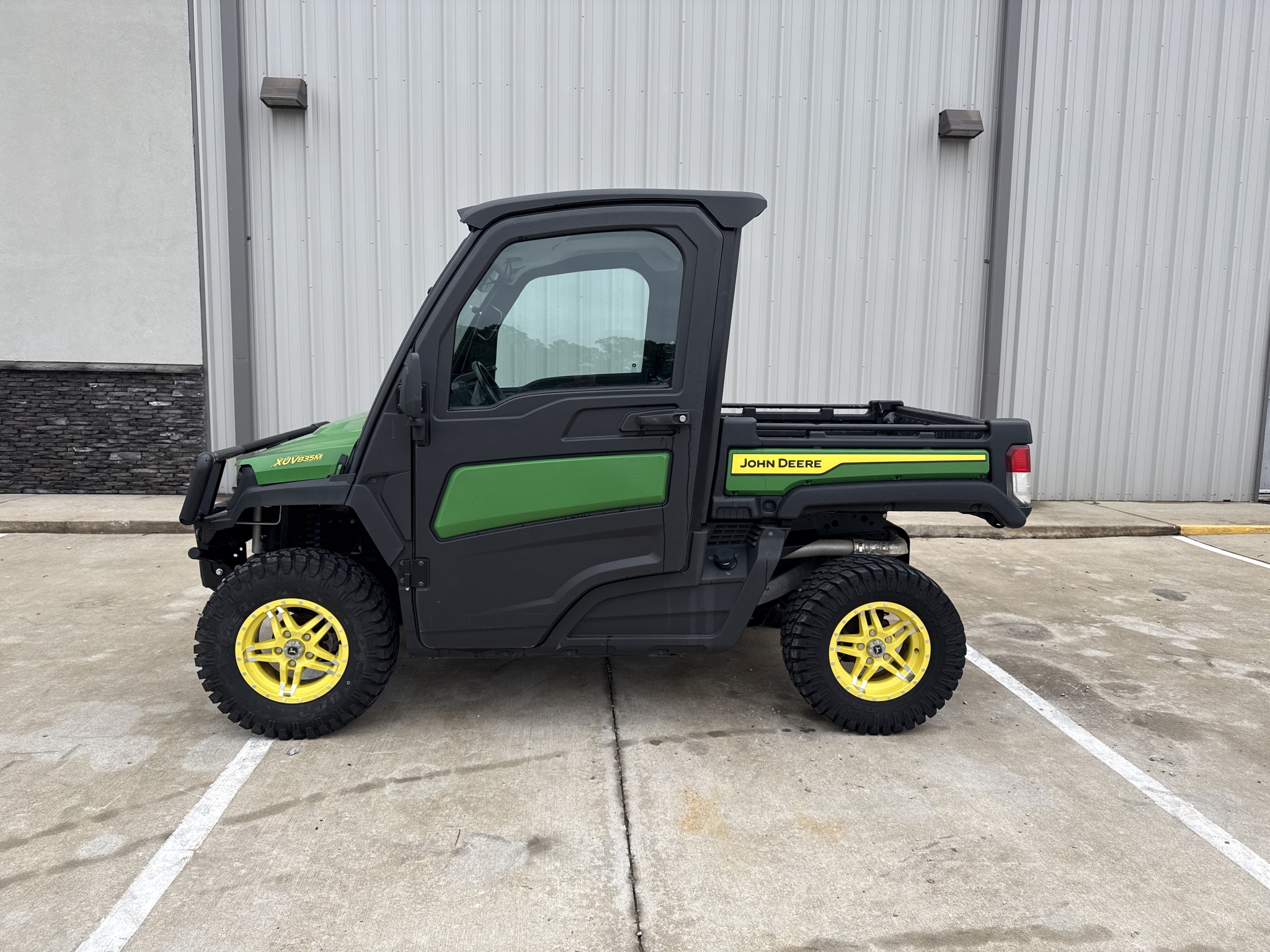 2023 John Deere XUV 835M Image 1