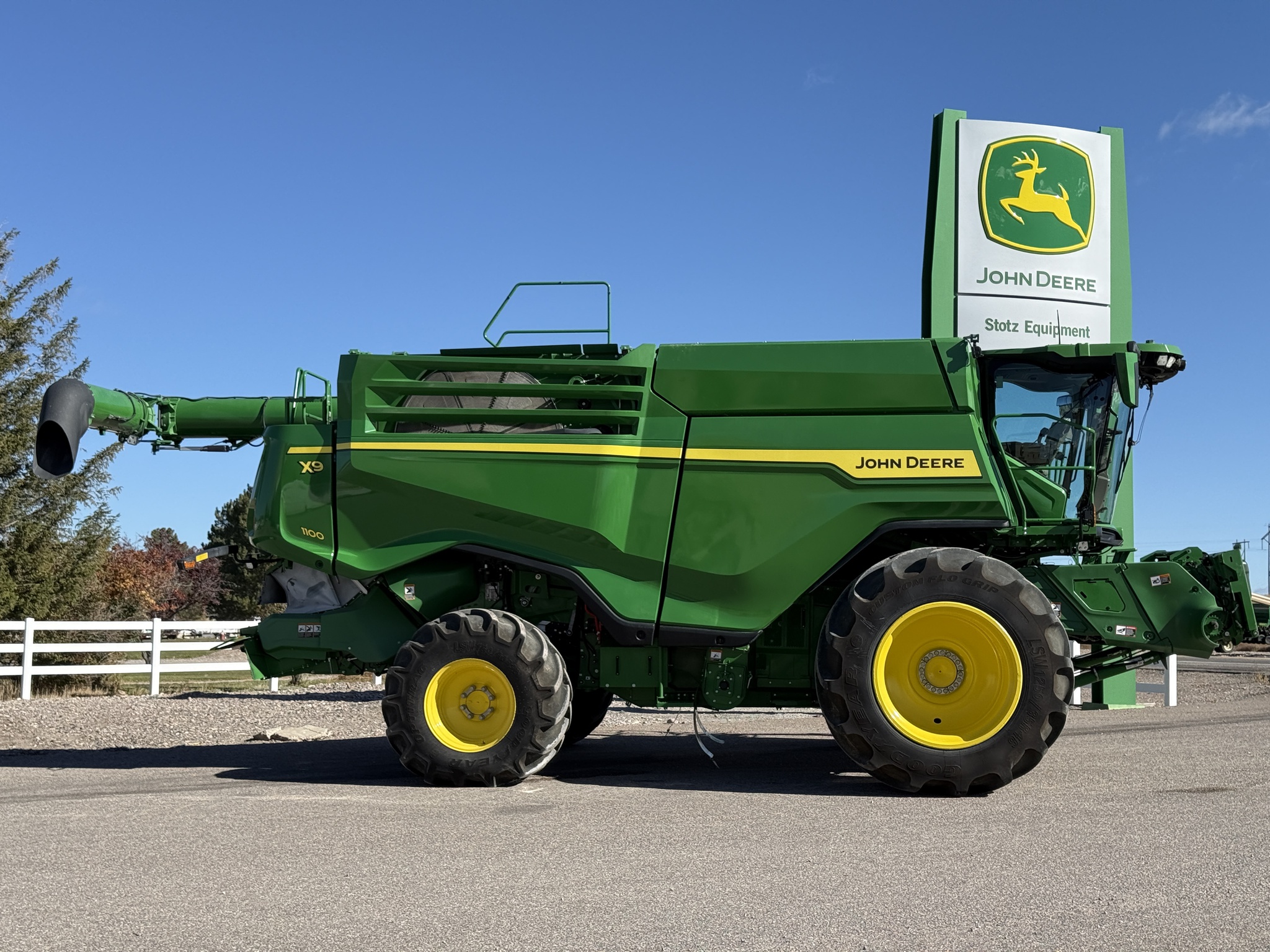 2023 John Deere X9 1100 Image 6