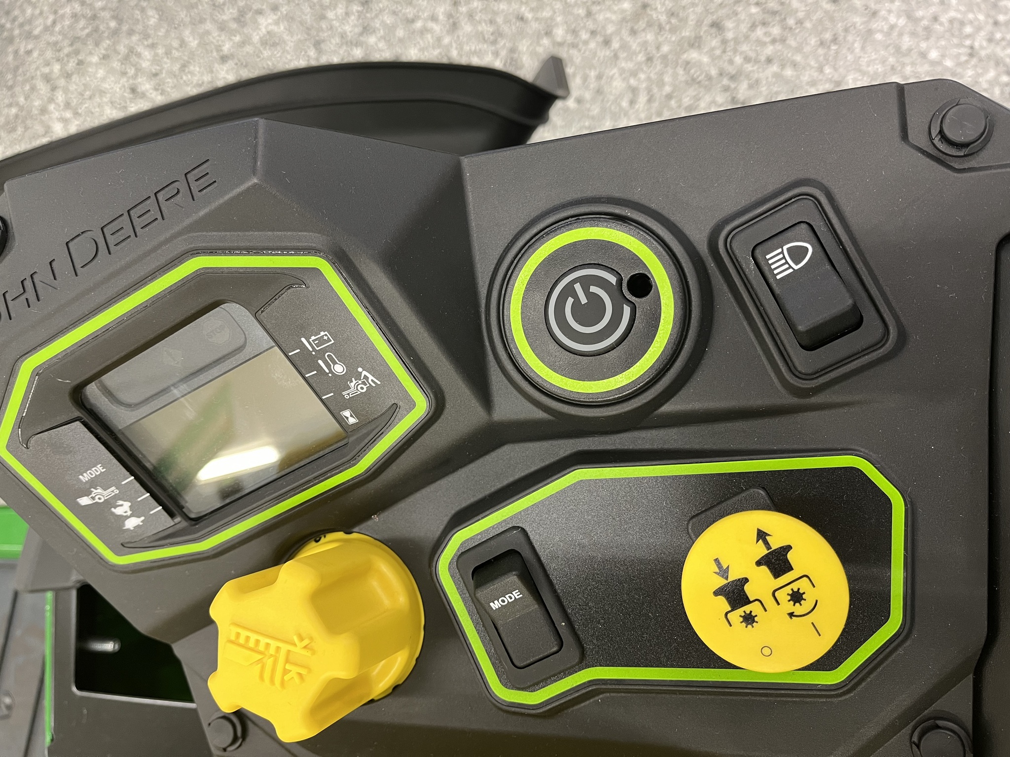 2023 John Deere Z370R Image 3