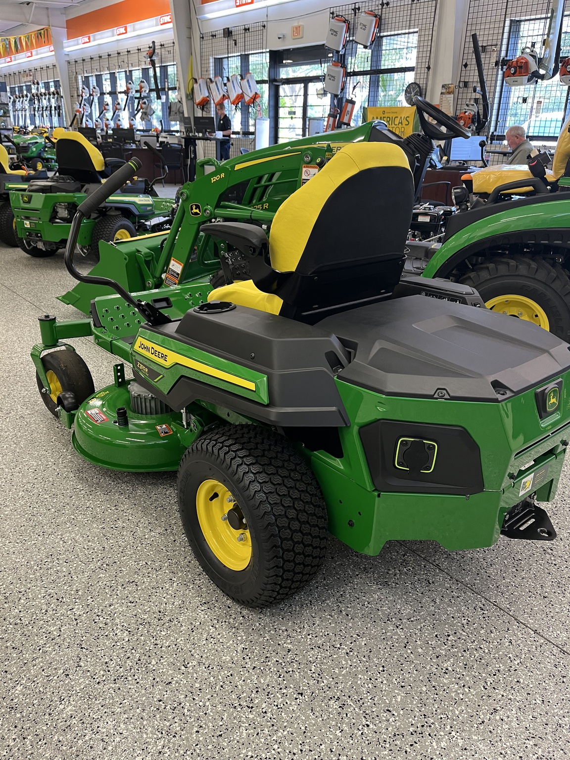 2023 John Deere Z370R Image 5