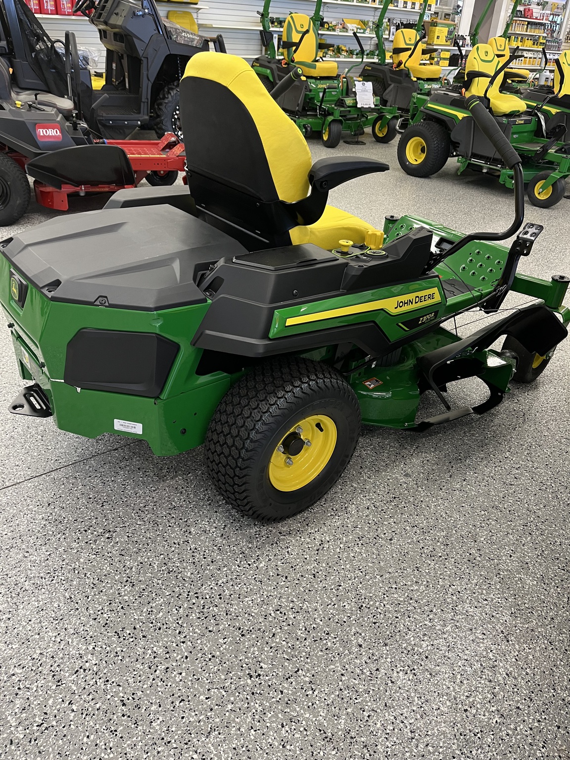 2023 John Deere Z370R Image 4