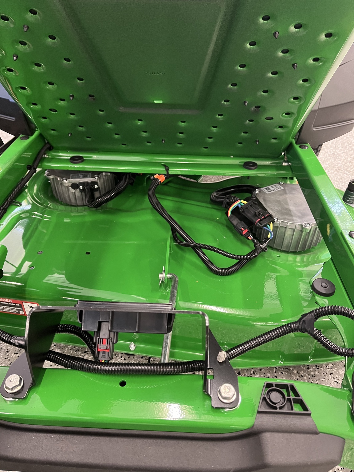 2023 John Deere Z370R Image 2